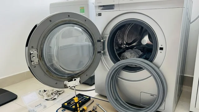 Cách Sửa Lỗi Máy Giặt Bị Kẹt Cửa, Hỏng Công Tắc Và Thay Gioăng Cao Su Tại Nhà