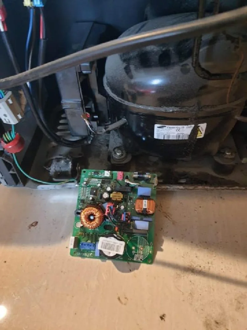 Tủ Lạnh Bị Hỏng Board Mạch: Dấu Hiệu Nhận Biết và Chi Phí Sửa Chữa Chi Tiết