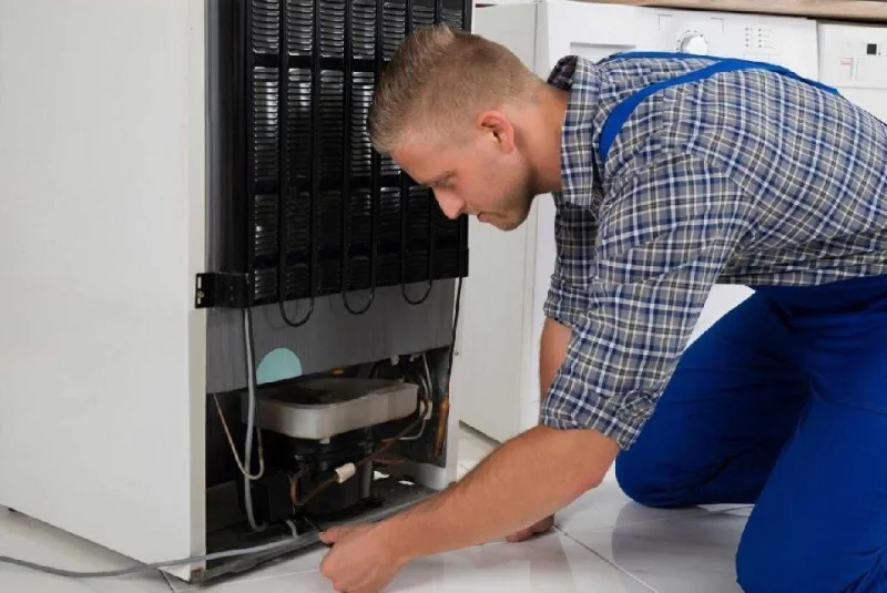 Tủ Lạnh Chảy Nước Ra Sàn: Nguyên Nhân Và Giải Pháp Từ Kỹ Thuật Viên